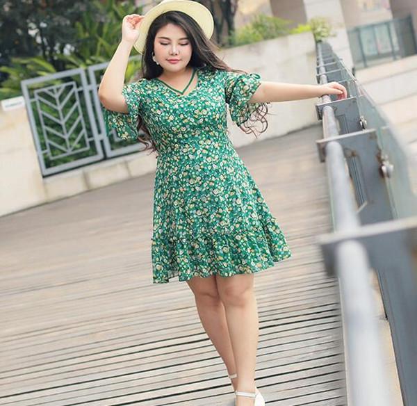 个子矮且胖的女孩怎么搭配衣服矮个子微胖女生如何穿搭