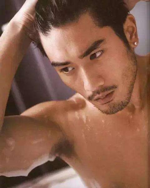 男人拿胡子蹭女人的下巴,男人怎么留胡子好看