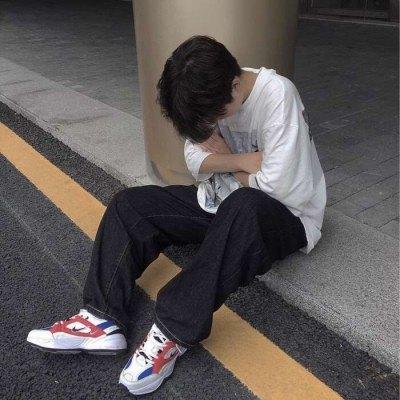 女生最“反感”男生这4种穿搭,自以为“帅的一批”,实则“土到