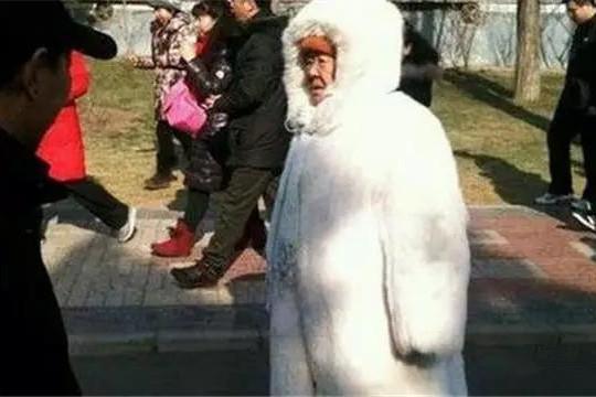 为什么东北女性对穿貂如此的执着?有个貂对东北女人意味着什么?