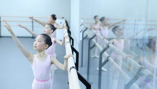 学芭蕾有什么危害呢,学芭蕾有什么好处与坏处