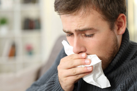 男人故意咳嗽暗示什么，男人故意假装咳嗽是什么心理