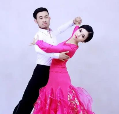 老男人跳交谊舞的危害,跳交谊舞的都是什么人