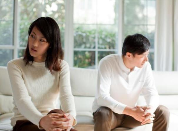第一次和男朋友一起住注意什么,男人暗示你晚上住他家怎么回复