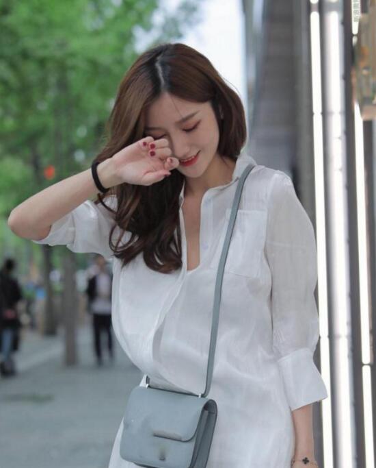 若隐若现白衬衫图片,薄如蝉翼衣服图片大全
