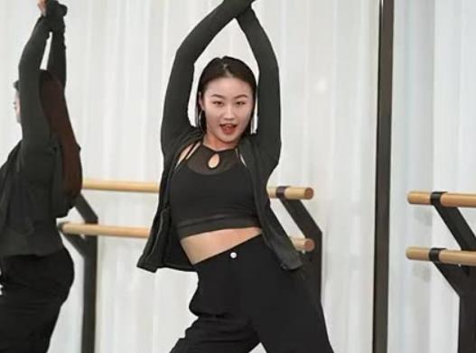 女人经常摆胯对身体的好处,摇胯有什么功效与作用