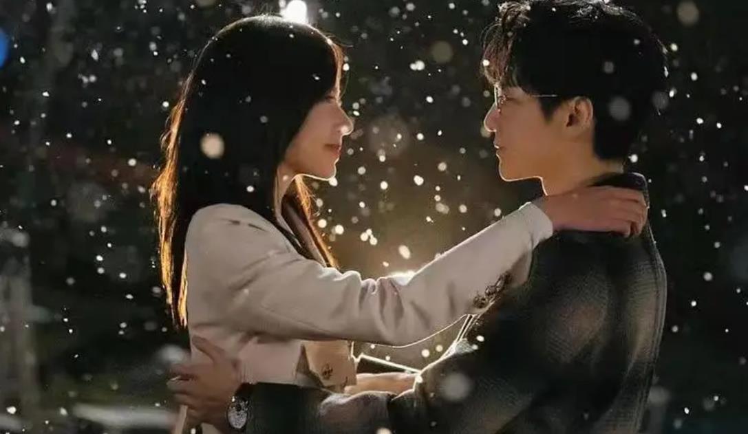 两个人一见钟情的概率,两个人一见钟情爱情能维持多久