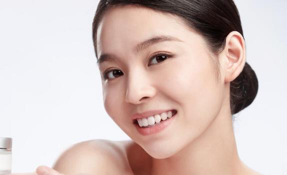 缓解脸部皱纹的3个按摩手法,怎么按摩脸部才能去除皱纹