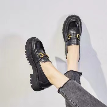 9分裤搭配什么鞋子好看,哪些低跟鞋和九分裤最搭配