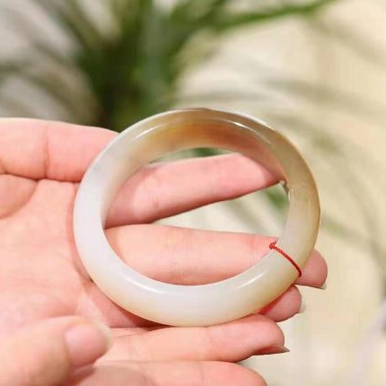 金镯子戴左手还是右手,玉镯戴左手还是右手