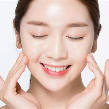 面霜早上涂还是晚上涂，眼霜为啥不能涂上眼皮