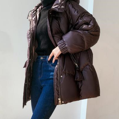巧克力色羽绒服显老气吗,巧克力色羽绒服配什么颜色