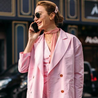 50岁女人穿粉色好不好,多大年龄不能穿粉色