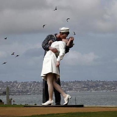 是不是深爱才会深吻，都深吻和拥抱了还能做普通朋友吗