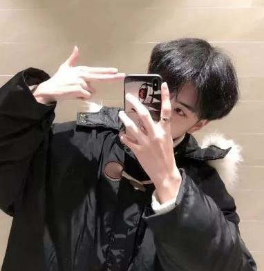 男性9种姿态让女人满意，什么样的男人会让女人满意