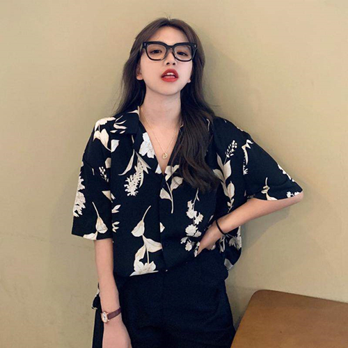 骨架大肩宽怎么穿搭，骨架大肩宽适合短发吗