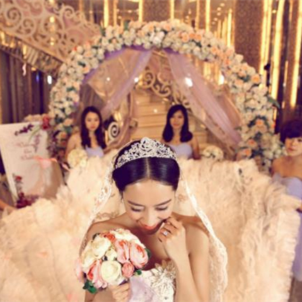 收到婚礼祝福怎么回复，婚礼别人祝福你要怎么回复别人