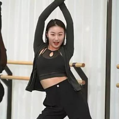 女人经常摆胯对身体的好处，摇胯有什么功效与作用