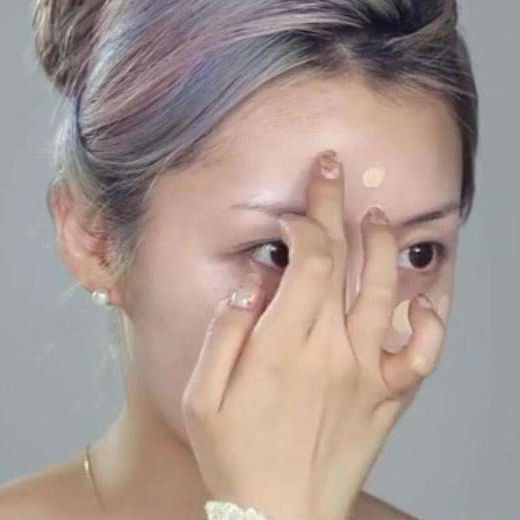 化眼妆之前怎么打底，正确的眼妆打底方法