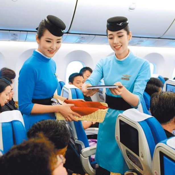 为什么没有大龄的空姐，空姐为什么穿短裙而不是长裤