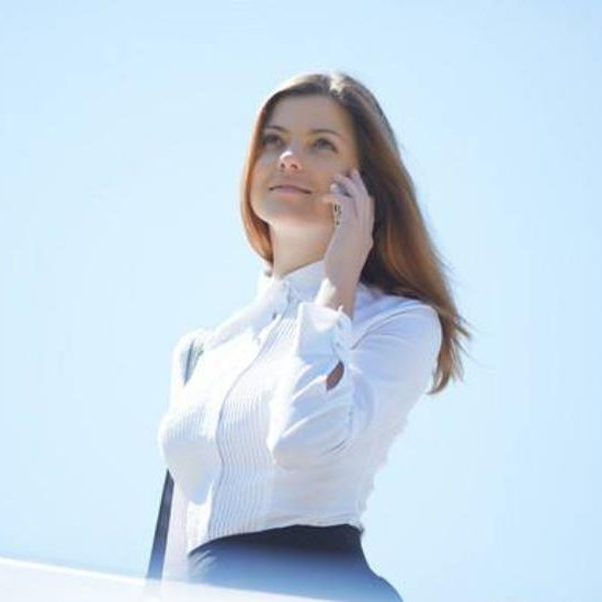 淡定沉稳的女人的表现，睿智沉稳的女人的表现