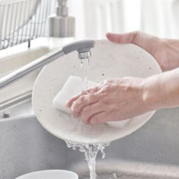 洗碗又快又干净的诀窍,洗碗工用什么方法能保护双手