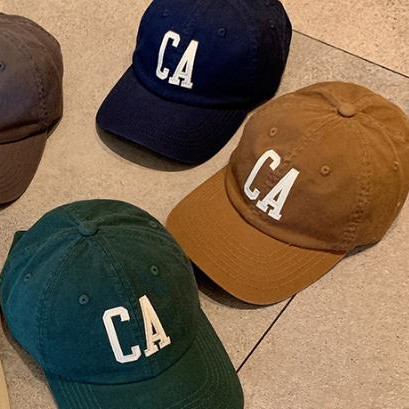 ca帽子是什么牌子，一个c字母标志的帽子是什么牌子