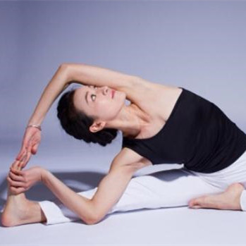 女性每天拉筋的好处,压腿拉筋的正确方法