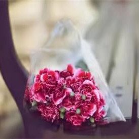 老年夫妻情人节礼物,60岁女性还需要爱情吗