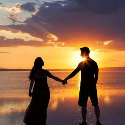 两个人一见钟情的概率,两个人一见钟情爱情能维持多久