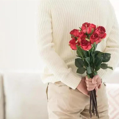 这几个细节看出你在男人心中的地位如何,如何看出你在老男人心中的地位