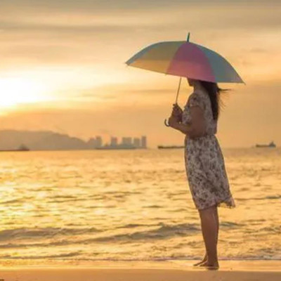 如何判断女人爱你还是爱钱,如何看出一个女人爱你还是爱你的钱