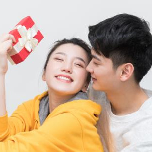 中年男人最想要的撒娇方式，让男人上瘾的女人高情商撒娇方式