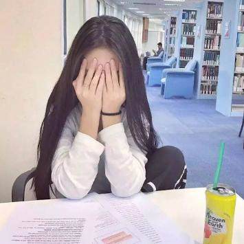 一个男人有意无意会敲我头,男生为什么老敲我头