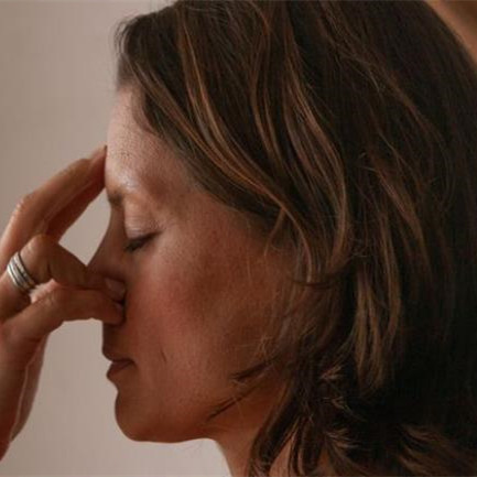 缓解脸部皱纹的3个按摩手法，怎么按摩脸部才能去除皱纹