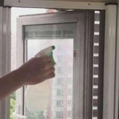 家里白墙脏了怎么办,窗纱脏了怎么擦