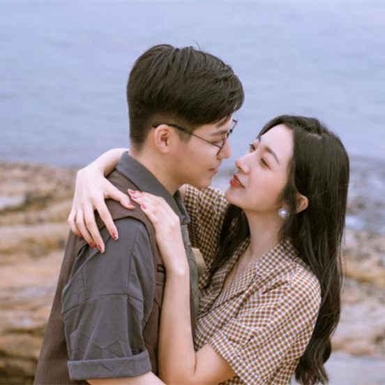 男人眼里真正走心的安慰，男人需要人安慰的三个时刻