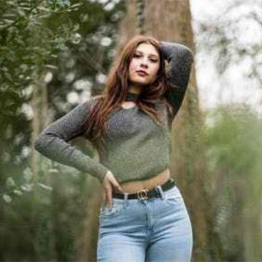 中年女人爱你的表现手势动作，中年女人对外动真情的十个表现