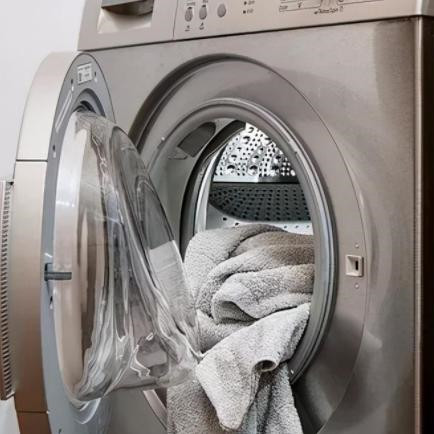 衣服该正着晒还是反着晒，新衣服一定要洗吗