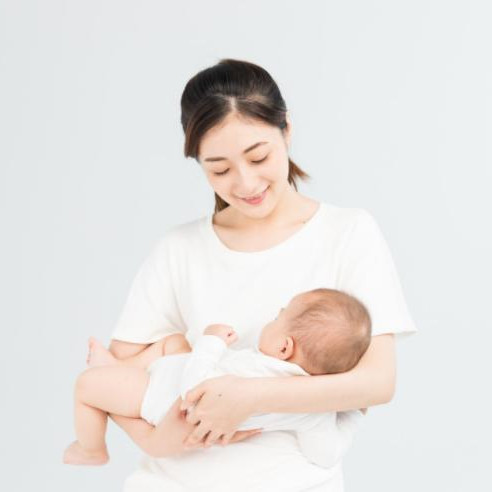 新生儿第一抱的讲究，新生儿衣服怎么准备