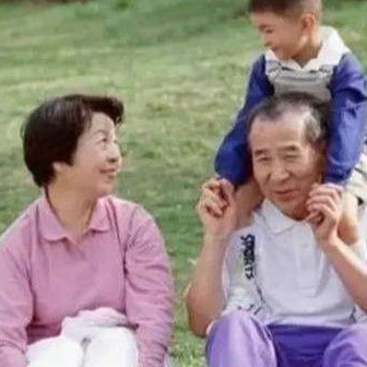 姥姥带大的孩子特点，姥姥带大的孩子性格