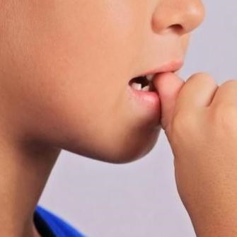 爱咬指甲什么原因，如何改善咬指甲的行为