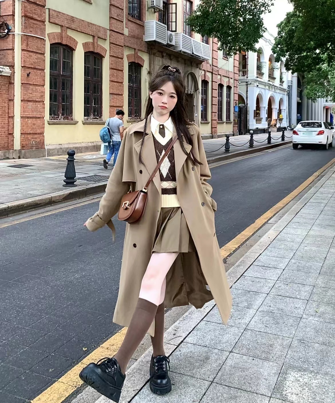 女薄款风衣穿搭技巧，洋气薄款风衣