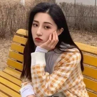 男人摸女人下巴的心态，女人主动握住男人的手是什么意思