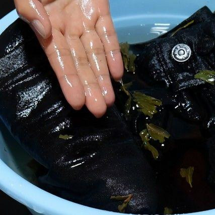 黑色裤子掉色如何还原本色，黑色衣服的掉色严重怎么办