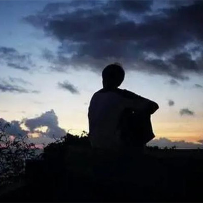 女孩提分手男生只回了两个字，男朋友不行了我该和他分手吗