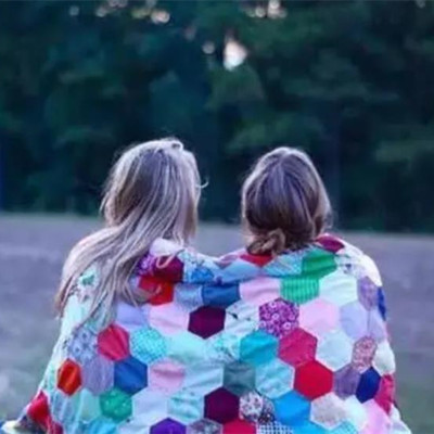 两个女人互相有好感的表现,女人之间相互有好感怎么办