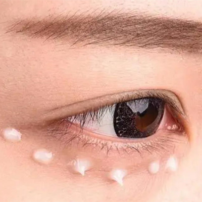 抗皱眼霜眼贴有用吗，眼部皱纹用眼贴效果好吗