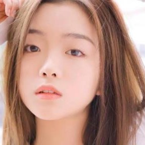 如何和喜欢女人合理肢体触碰,女人怎么主动和男人亲近