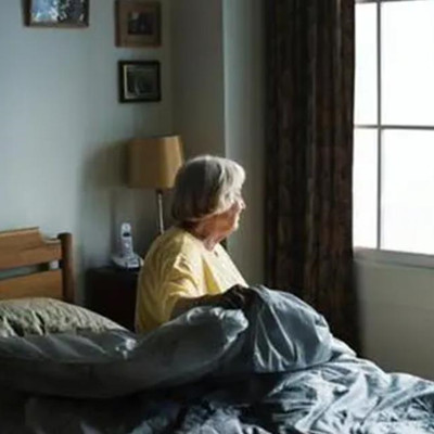 老年夫妻分床睡好还是一个被窝好